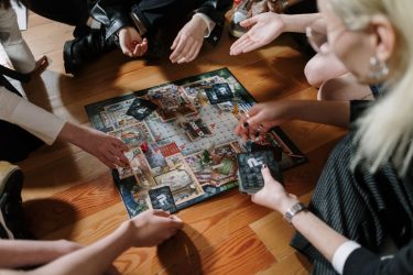 El arte de jugar historias: guía de juegos de rol y aventura para principiantes