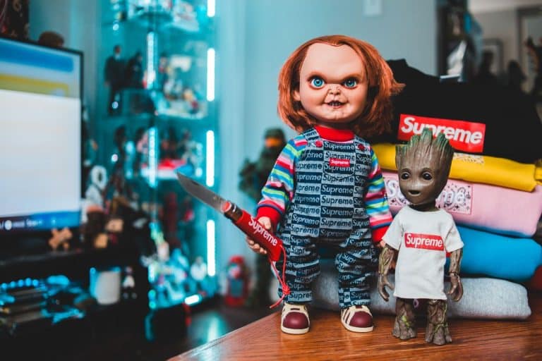 Figuras de acción Chucky y Groot Supreme