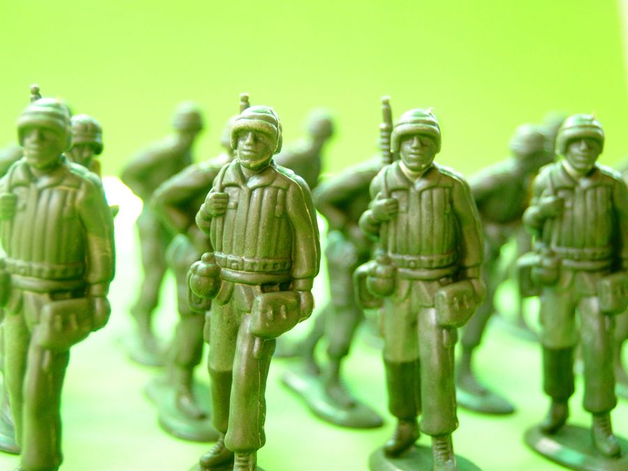 Figuras de soldados de juguete estratégicos