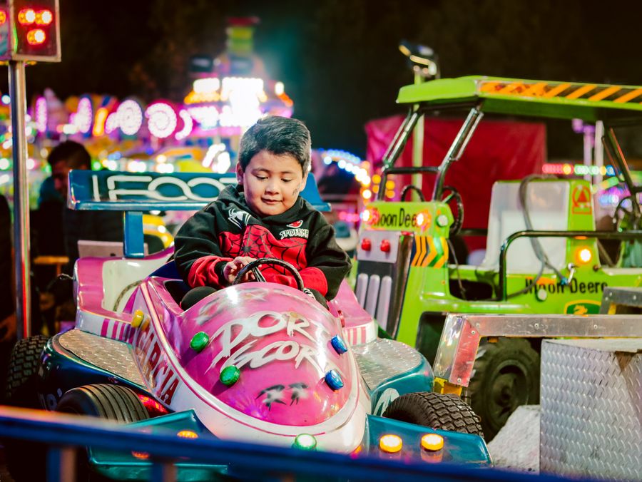 Coche eléctrico infantil para feria nocturna