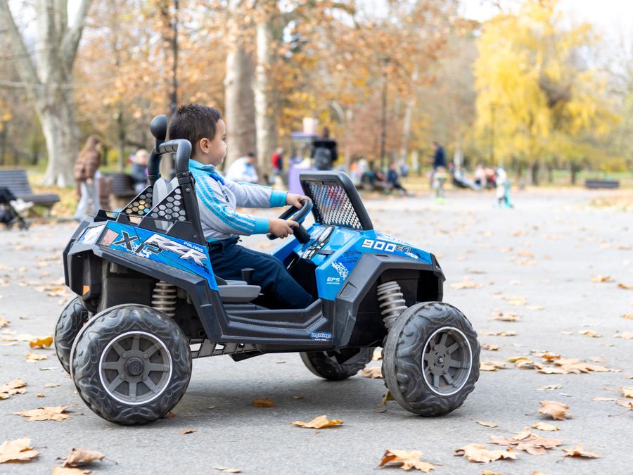 Coche de juguete para movilidad infantil