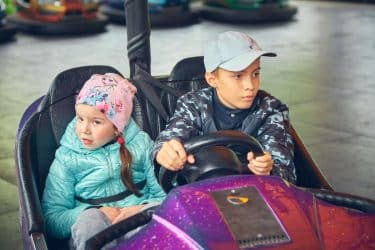 Seguridad en vehículos a batería para niños