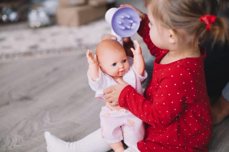 Juego de cuidado de bebé con muñeca